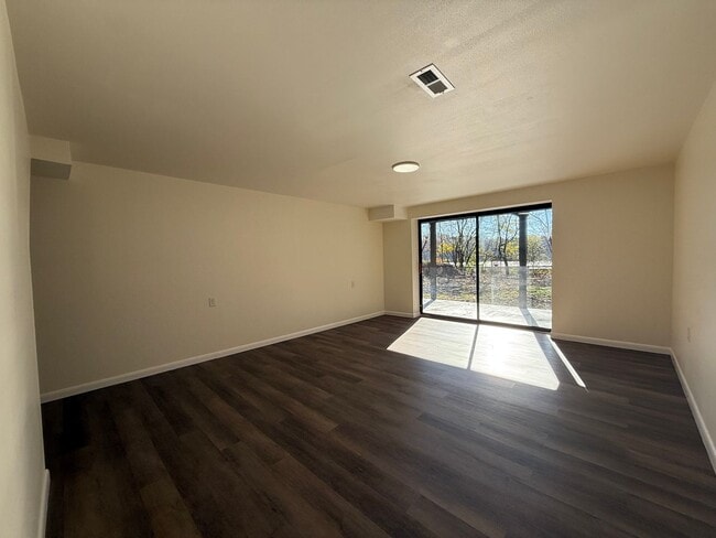 Building Photo - Newly renovated 3 Bedroom 3 Bathroom Home ...