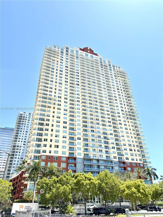 Building Photo - 1155 Brickell Bay Dr