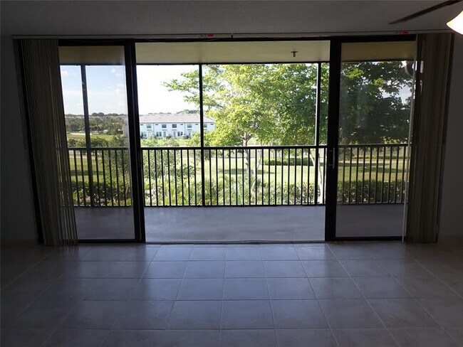 Building Photo - 106 Lake Emerald Dr