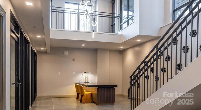 Building Photo - 515 Royal Ct