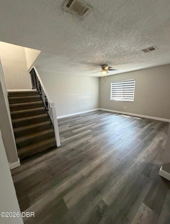 Building Photo - 2028 Oak Meadow Cir