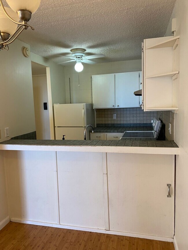 Building Photo - Leilehua - Spacious One Bedroom with Secur...