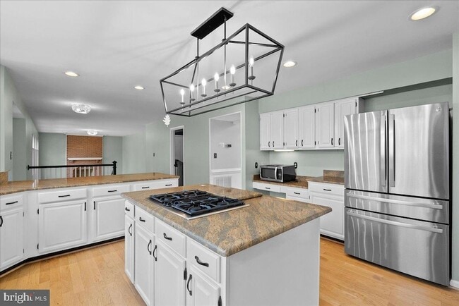 Building Photo - 8608 Oak Brook Ln