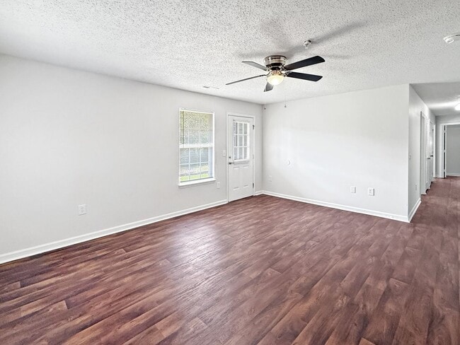 Building Photo - Massive 3 Bedroom in Montevallo*** 3 Bed 2 Bath $1,329/mo**Deposit $0