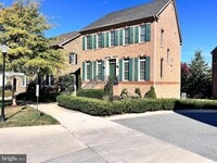 Building Photo - 376 Parkview Ave