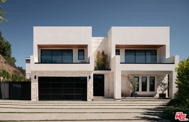 Building Photo - 2608 Zorada Dr