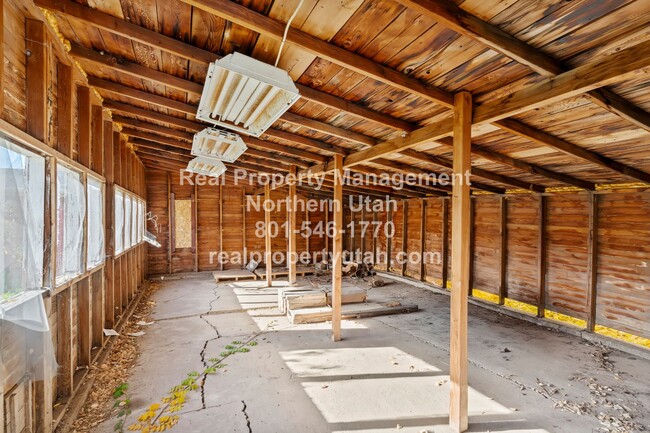Building Photo - 662 4th St S