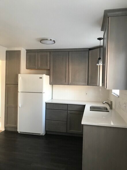 Kitchen - 2416 Medford Rd