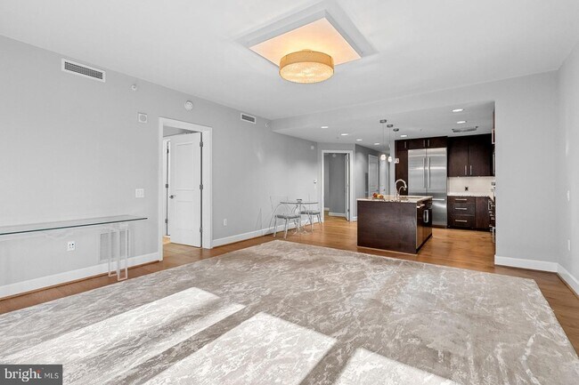 Building Photo - 7171 Woodmont Ave