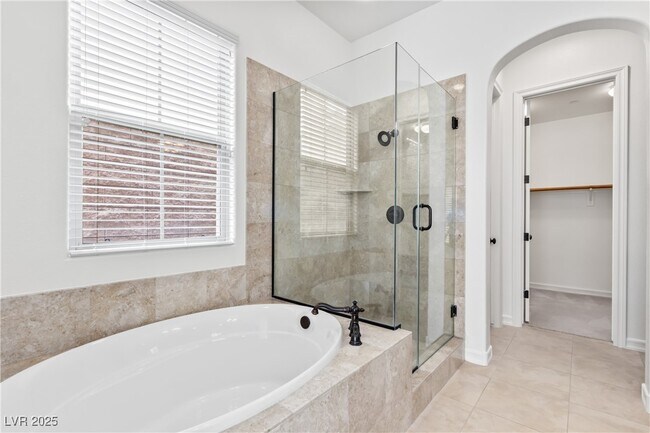 Building Photo - 58 Contrada Fiore Dr