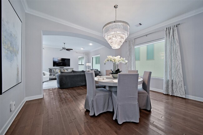 Building Photo - 5703 Kansas St