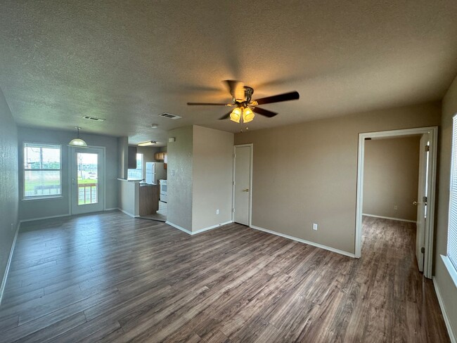 Building Photo - 5702 Greengate Dr