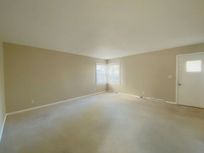 Building Photo - 2237 Wentworth Ave