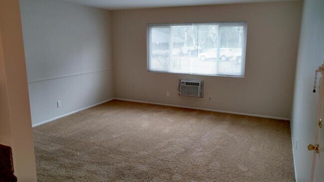 Building Photo - 2650 Fair Oaks