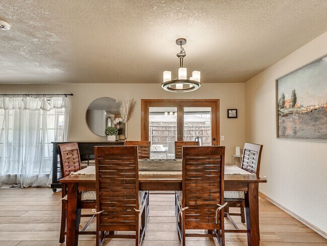 Building Photo - Fully Furnished Short Term Rental