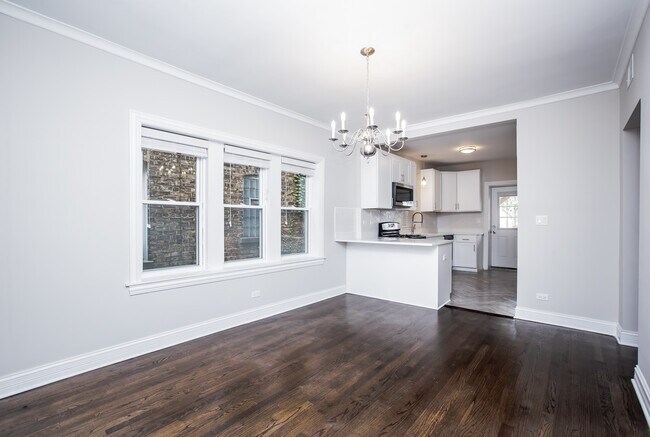 Building Photo - 2648 W Lunt Ave