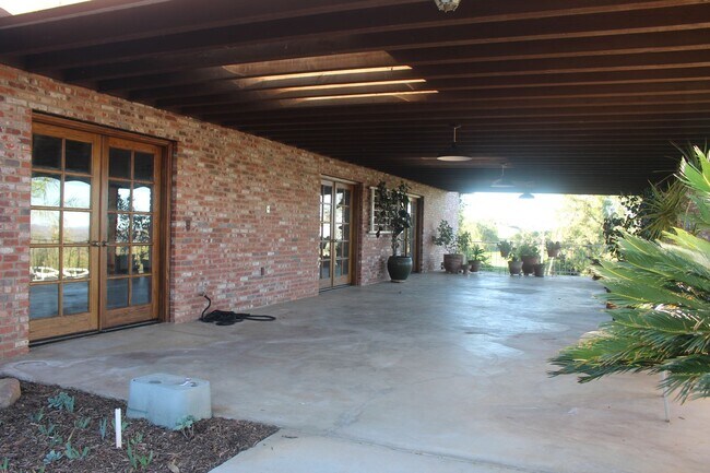 Building Photo - 18655 Oak Ridge Ln