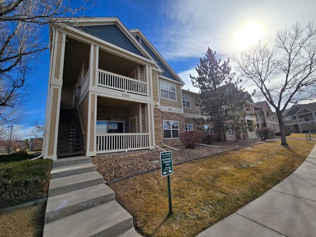 Building Photo - Immaculate Top-Floor 2 Bedroom Condo For R...