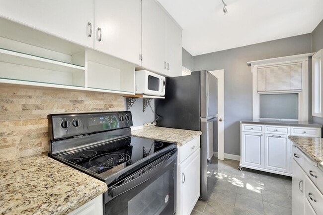 Building Photo - 230 S Minneapolis St