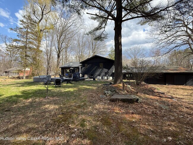 Building Photo - 13 Arnold Dr