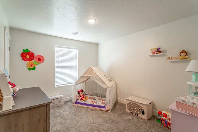 Bedroom #2 - 6119 S Zelda Dr