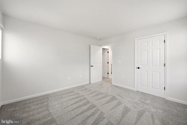 Building Photo - 102 Curtain Fall Dr