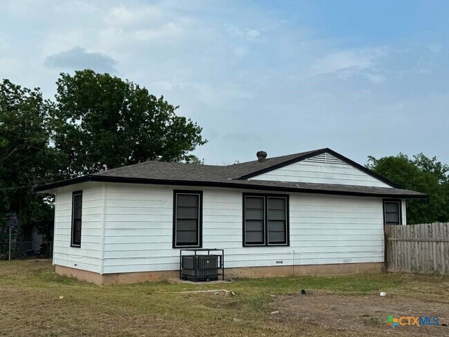 Building Photo - 1109 Estelle Ave