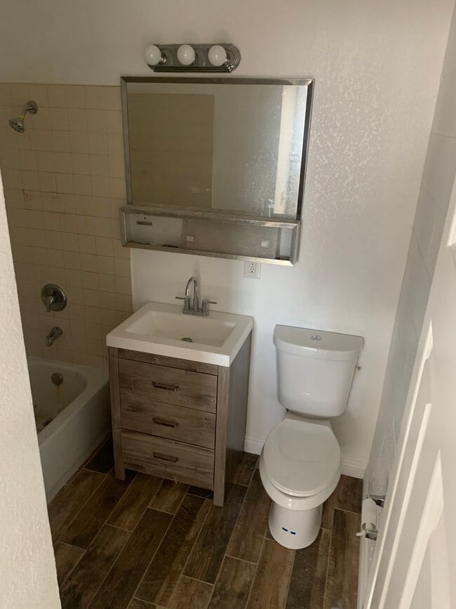 Building Photo - 1 Bedroom 1 Bath In Central Las Vegas Newly Renovated