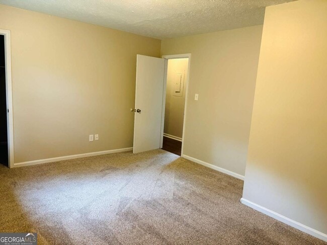 Building Photo - 42 Westgate Park Ln