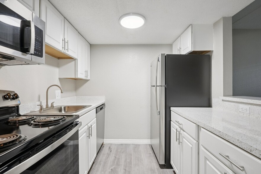 Building Photo - Serenity Lake Apartments
