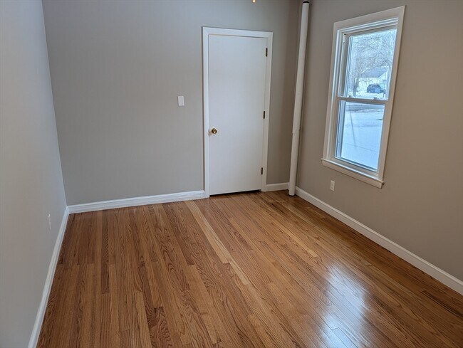 Building Photo - 116 Main St