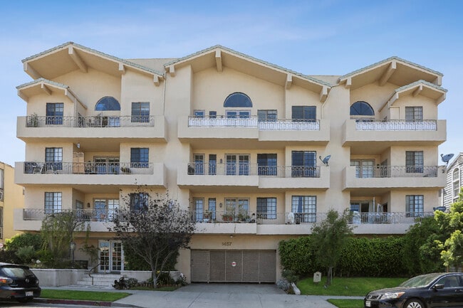 Welcome Home to Chateau Reeves! - 1457 Reeves St