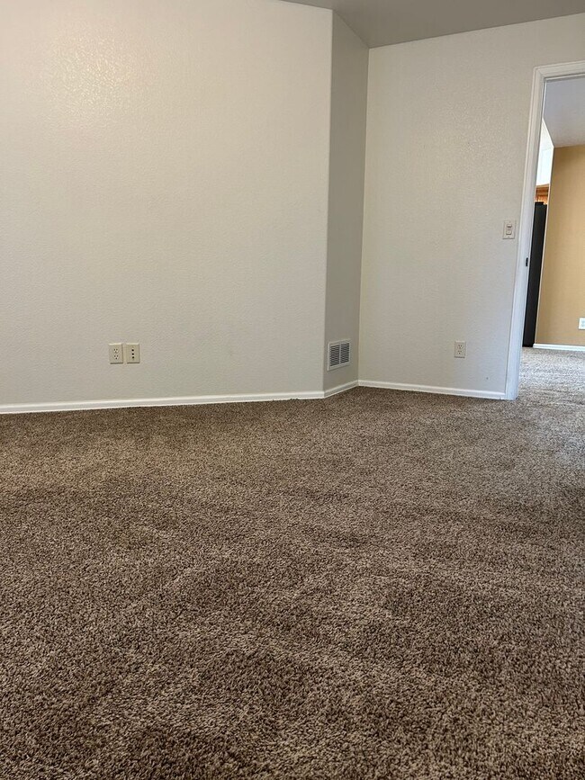 Building Photo - Charming 2 Bedroom 2 Bathroom Condominium in Mountain Shadows Area