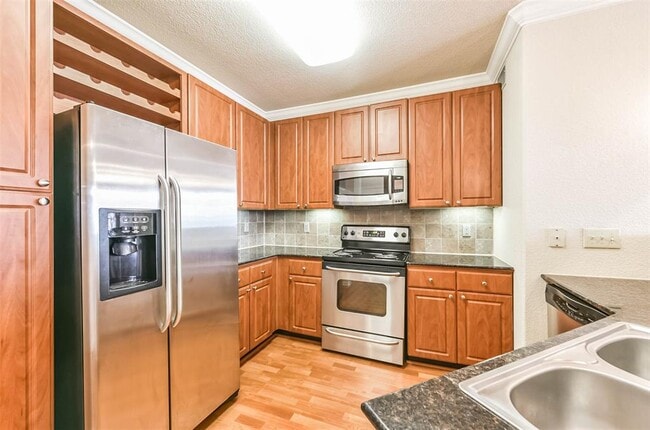 Building Photo - 1711 Old Spanish Trail