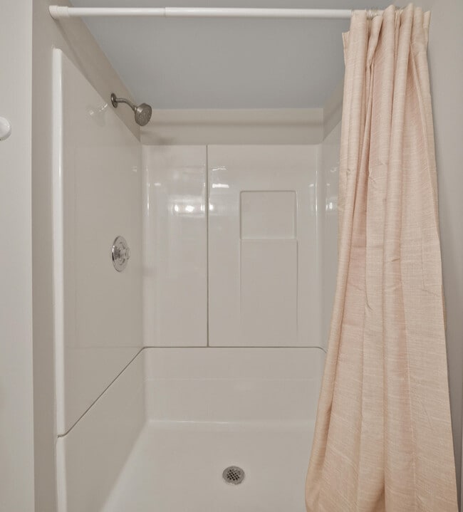 Building Photo - 438 Sylvan Dr