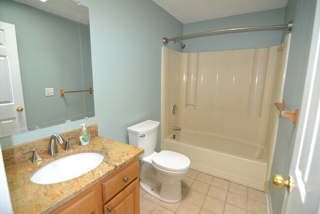 Building Photo - 31 E Bluff Rd
