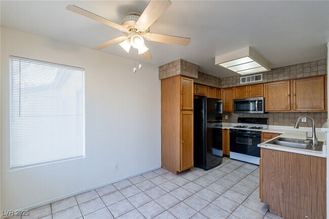Building Photo - 3061 Key Largo Dr