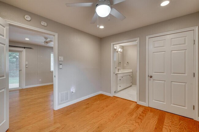 Building Photo - 8202 Polar Dr