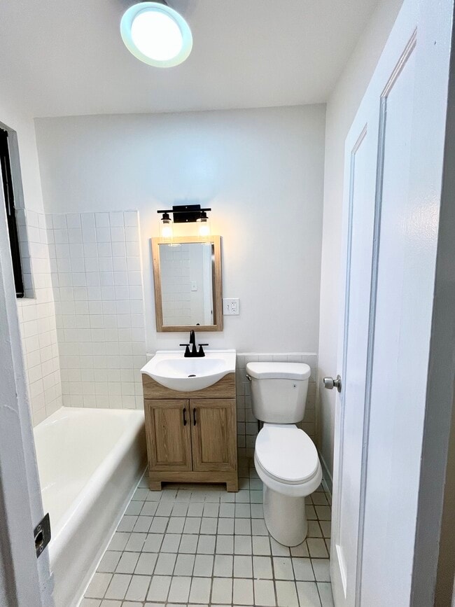 Building Photo - 1329 N Lorel Ave