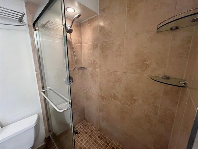 Building Photo - 1414 NE 5th Terrace