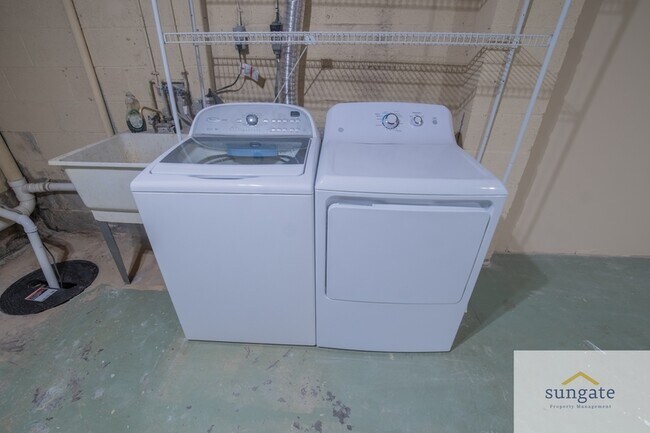 Building Photo - 5 Grandee Ct