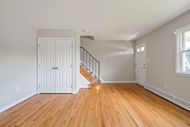 Building Photo - 707 Fairview Ave