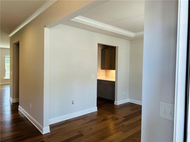 Building Photo - 4800 Sierra Creek Dr NE