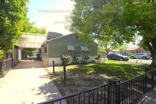 Building Photo - 919 W Wilshire Ave