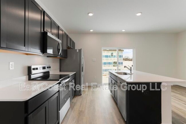 Building Photo - 413 Eclipse St