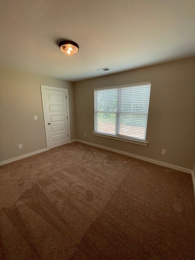 Building Photo - Home for Rent in Weaver, AL!!! View with 4...