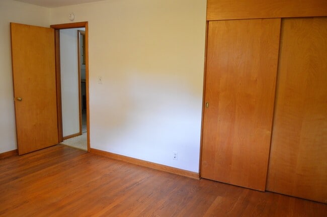 Building Photo - Spacious 3BR Home on Quiet Cul-de-Sac – Minutes from Downtown TC!