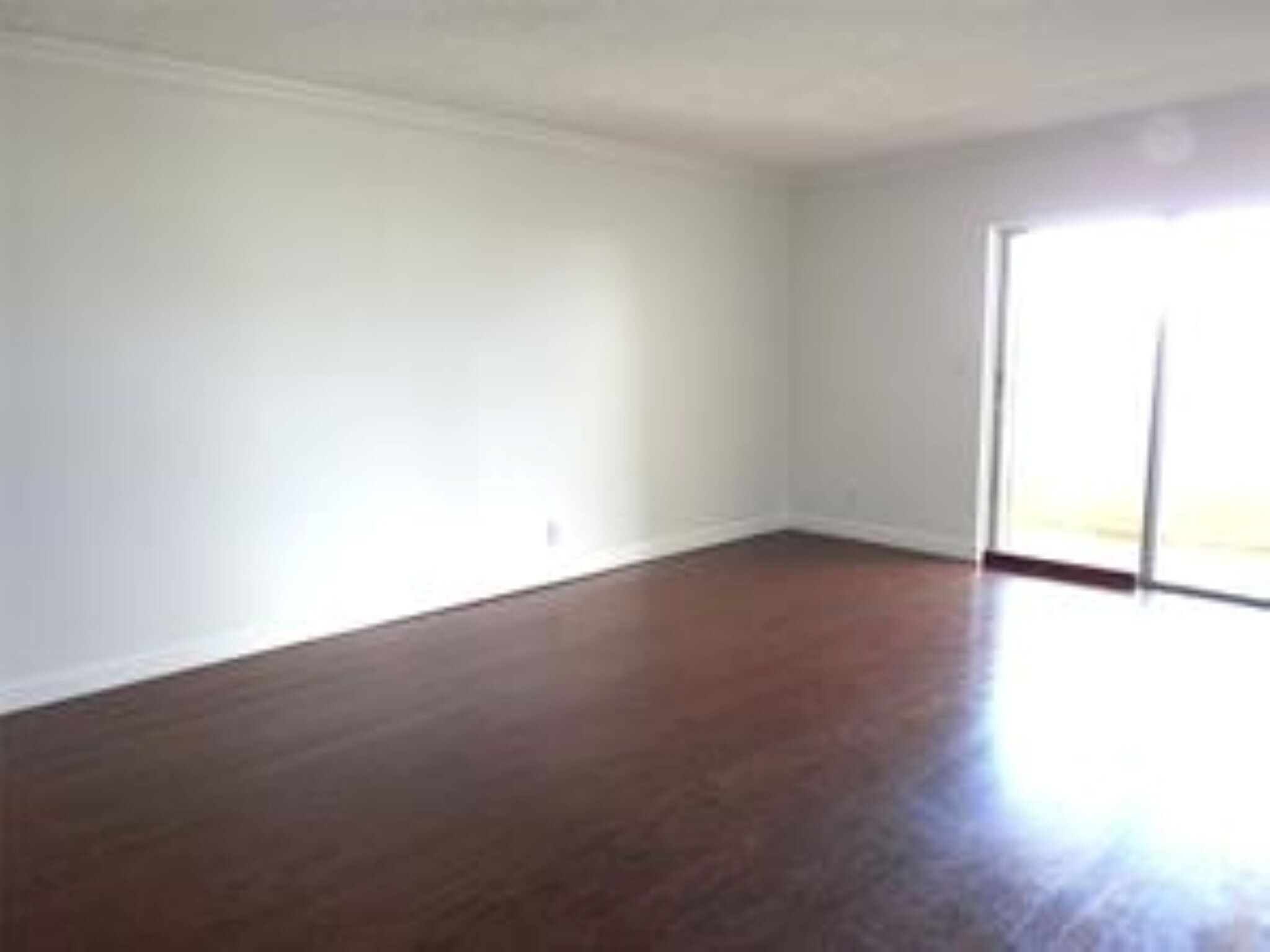 Building Photo - 900 NE 18th Ave