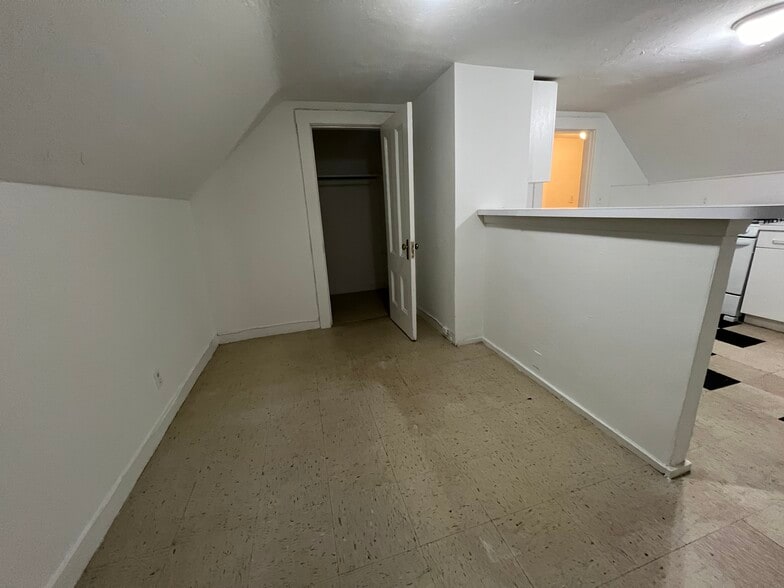 Building Photo - 456 Salem St