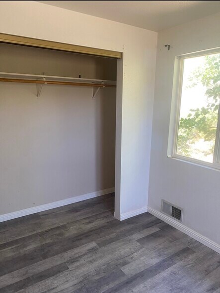 Building Photo - 3220 Comstock Dr